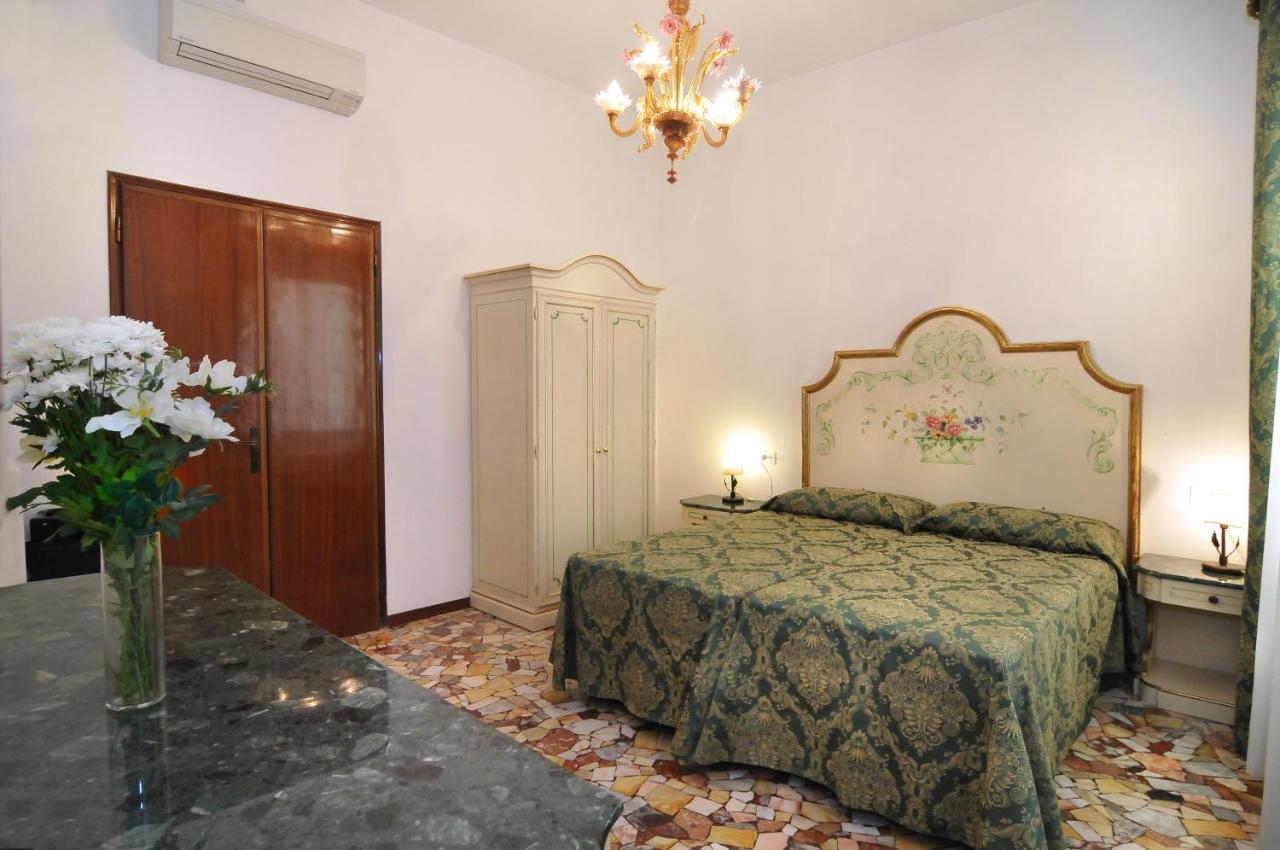 Smeraldo Grand Canal 1566c Venecia
